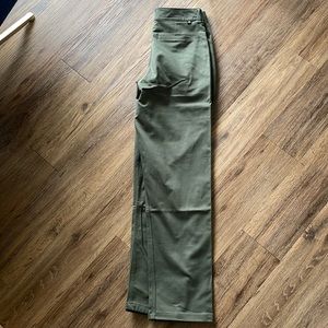 Nike 30 Waist Mens Dark Green / Olive Skateboarding Pants. Never worn brand new